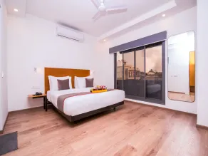 Oyo Townhouse 023 Cr Park - Image 2