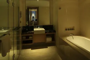 Acme Hotel Chengdu - Image 4