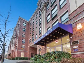 Global Luxury Suites at Chancery - Image 5