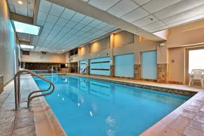 MG 3B02 - Wow. Can you get any closer?  1BR/1BA Sleeps 4 - Image 3