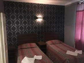 Shalimar Hotel - Image 5