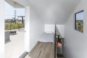 Modern Loft Rooftop Deck Venice Beach Studio Bedroom Apts by RedAwning - Image 4
