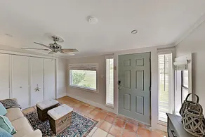 Charming Downtown Getaway W/ Spacious Interior 2 Bedroom Home - Image 2