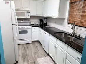 Helene's Santa Maria Harbour Condo - Image 4