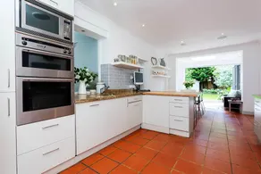 Veeve - Fulham Garden - Image 2