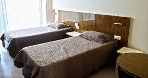 Shining Apart Otel - Image 4