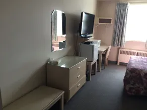 Swan Hills Hotel - Image 5