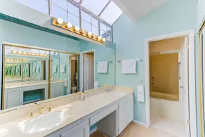 Centrally Located Elegant 3br In Union City 3 Bedroom Home - Image 4