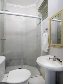 Hotel Centro Bras by OYO Rooms - Image 2