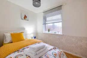Lovely 2 Bedroom Apartment With Fireplace - Image 5