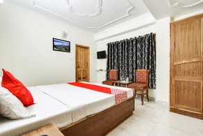 Hotel Kalra Regancy by OYO Rooms - Image 2