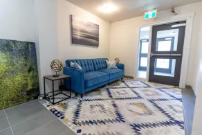 Newly Renovated Modern Condo Near Hospital, UNB Patio & Parking Coffee - Image 3