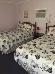 Montezuma's Cozy Country Inn - Image 3