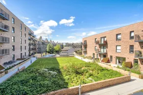 Charming 2BR Flat Fits 5 Near Vibrant Leith - Image 5