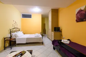 Kyparissia Garden Retreat - Sunny Master Suite - Image 4