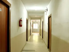Super OYO Townhouse 143 Hotel Royal Garden Park Street Mullick Bazar Crossing - Image 4