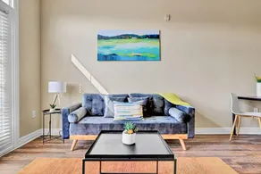 FRONTDESK Calais Midtown Apts Houston - Image 3