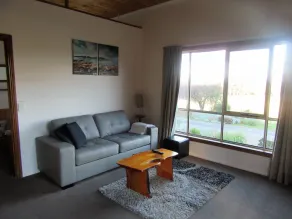 Sherwood View Accommodation - Image 4