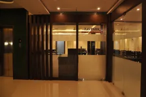 LG Park Hotel - Image 2