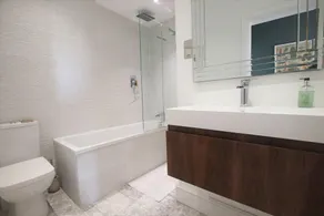 Elegant One Bedroom Home in the Heart of Clifton - Image 4