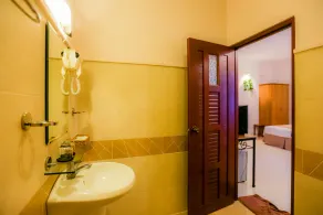 Valley Mountain Hotel - Image 2