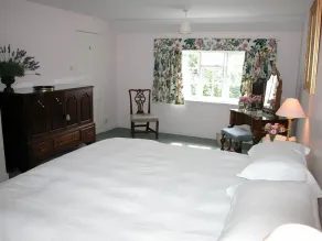 Winterbourne Cottage - Image 2