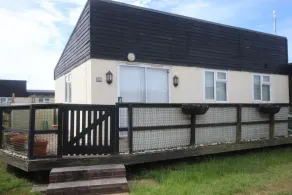 42A Medmerry Park 2 Bedroom Chalet - No Manual Workers Allowed - Image 3