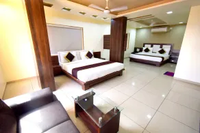 Hotel The Grand Krishna Inn - Image 4