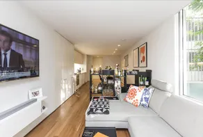 Two Storey Lux Apartment Near CBD - Image 5