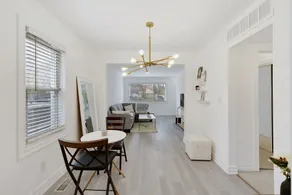 Beautiful Romantic 2 Bedroom House in the City Close to Restaurants and Bars 2 Home by Redawning - Image 5