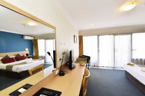 Diplomat Hotel - Image 5