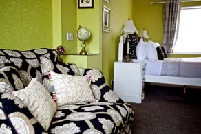 Cross Street Guest House - Image 4