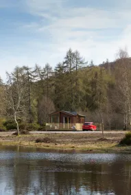 2-bed Cottage With Hot Tub at Loch Achilty, Nc500 - Image 2