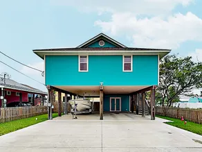 New Listing! Stilted : Bay Views, Fenced Yard 3 Bedroom Home - Image 4