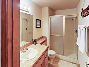 Quiet 4br W/ Private Hot Tub & Deck 4 Bedroom Home - Image 2