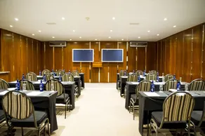 Sierra Burgers Park Hotel - Image 2