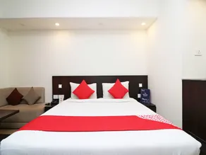 Golden Lakes Hotel - Image 2