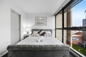 Stylish and Spacious Apt with Double Living Room - Image 3