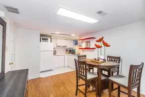 Retreat to a Beautiful Suite in Toronto - Image 4