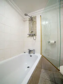 Tudor Oaks Lodge - Image 2