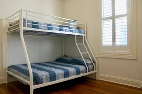 3 Bedroom Home Near Manly Beach - Image 2