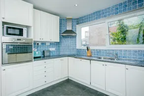 London Riverside 4 Bedroom House - Image 4