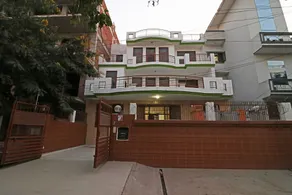 OYO 10071 Sector 44 - Image 3