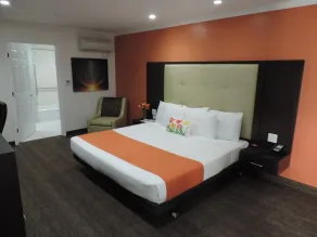 Pavilion Inn - Image 4