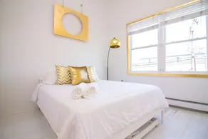 The High Tide Studio #4 Studio Bedroom Hotel Room by Redawning - Image 5