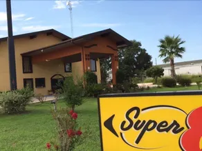 Super 8 by Wyndham Kinder LA - Image 3