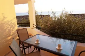 Menigos Type A2R no90 Seaview 2 Bedroom - Image 5