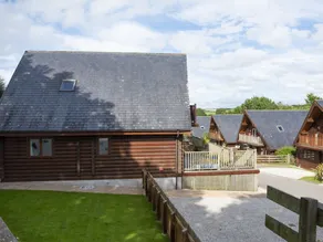 Cozy Holiday Home in Little Petherick Near Beaches - Image 5