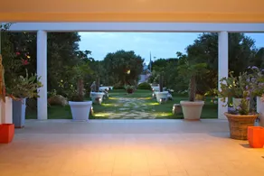 Viar Beach Club - Image 2
