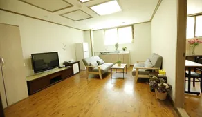 Hongcheon Resortel - Image 2